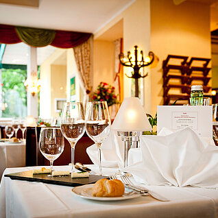 Eingedeckter Tisch im Restaurant Florian